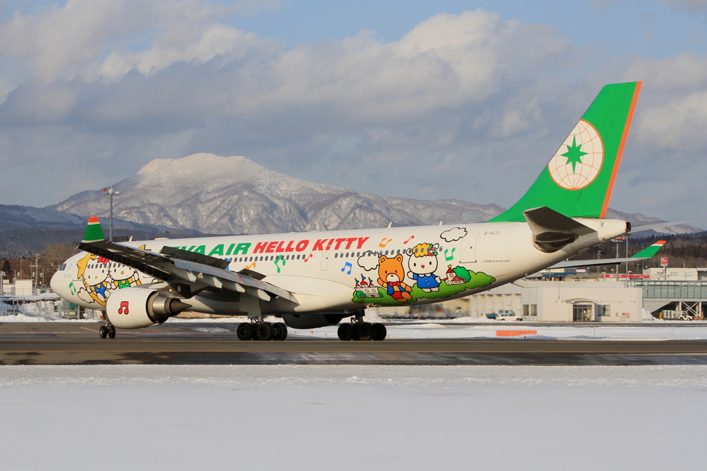 EVAAIR A330 HELLOKITTY Left Side