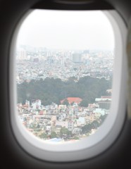 窓から