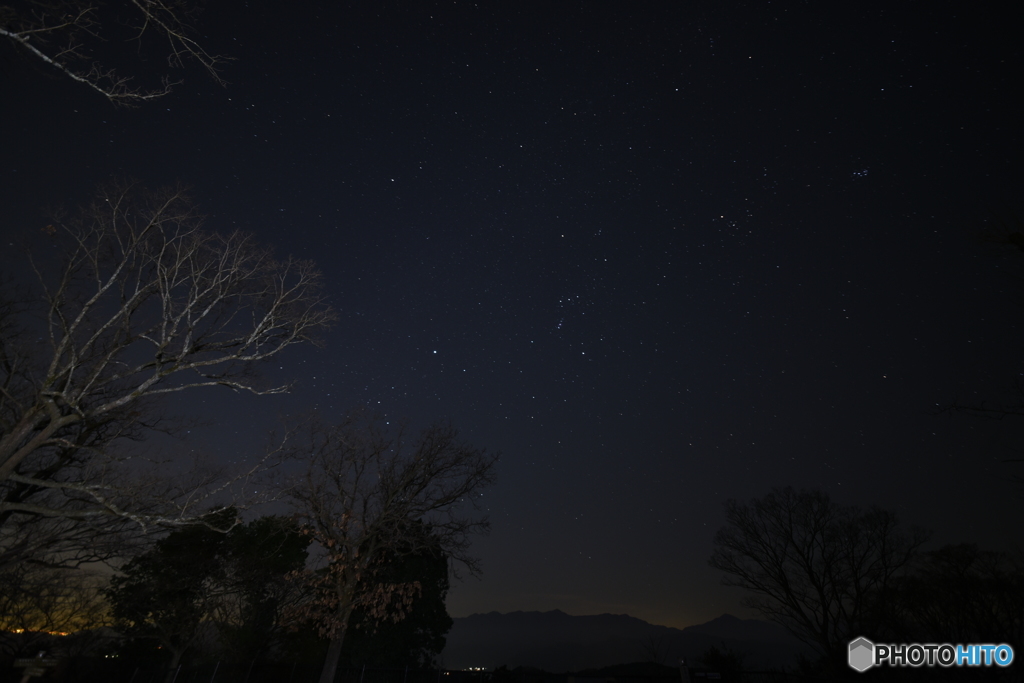 東京の夜空を仰ぐ