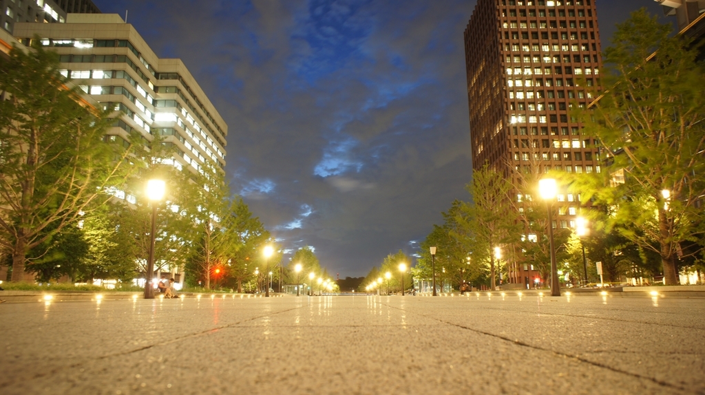 東京新名所、の向かい側