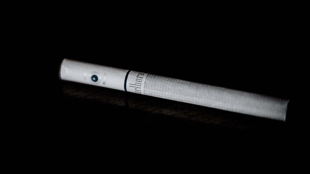 煙草(-。-)y-゜゜゜