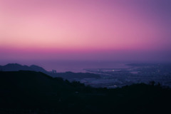 紫の夜明け