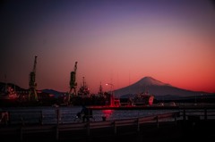 通勤時の風景（赤い富士）
