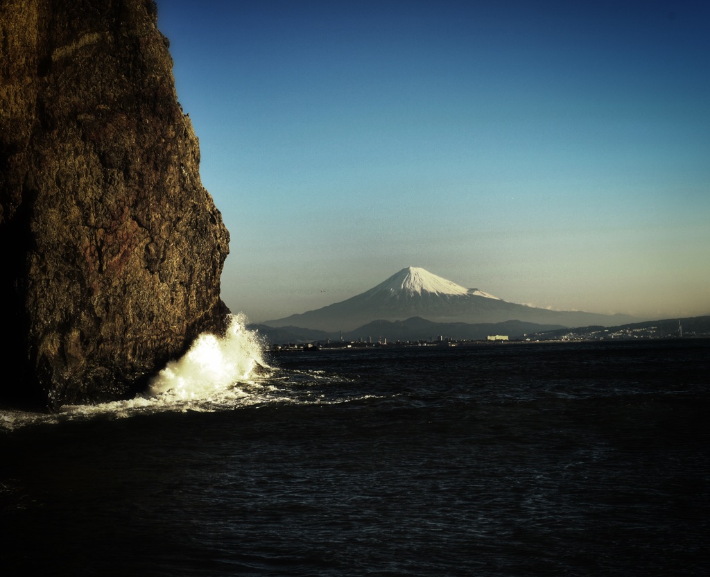 岸壁と富士