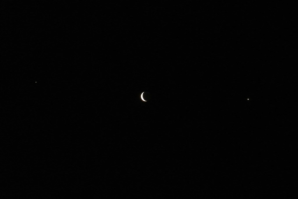 三日月シルエットと惑星双子
