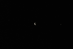 三日月シルエットと惑星双子