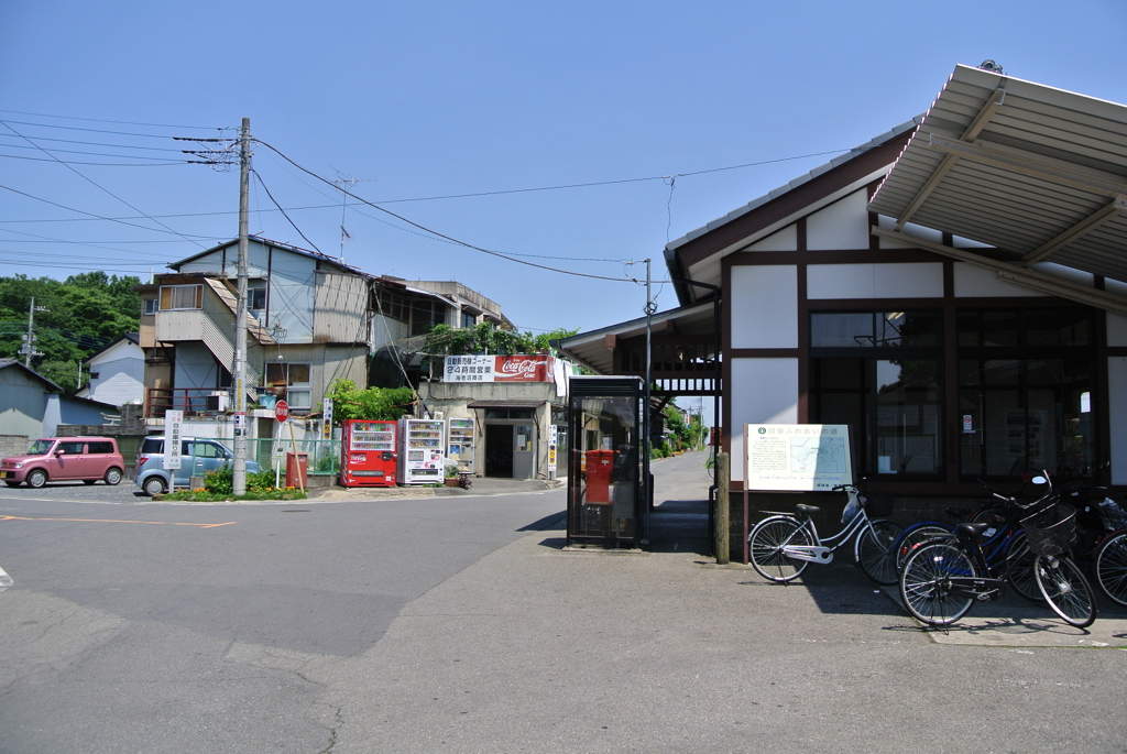 岩舟駅を横から