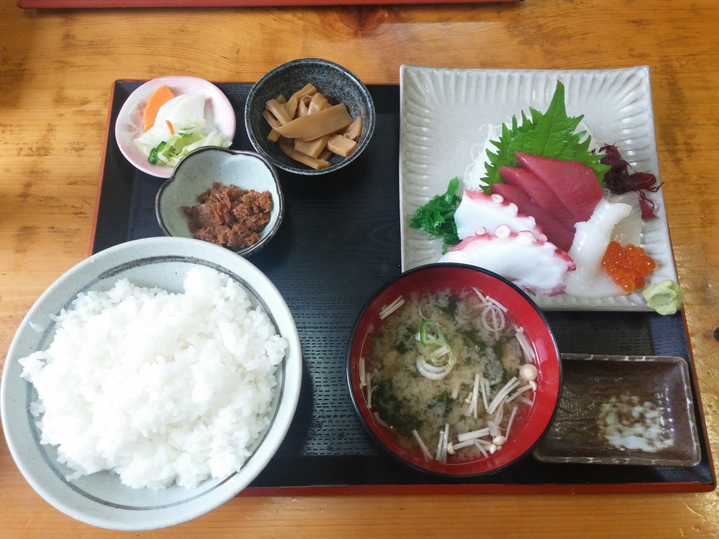 銚子で刺身定食