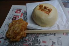 宮島の揚げ紅葉と牛まん