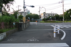 三日月シルエットのお姉さんとゆうき