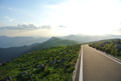 天空に延びる道