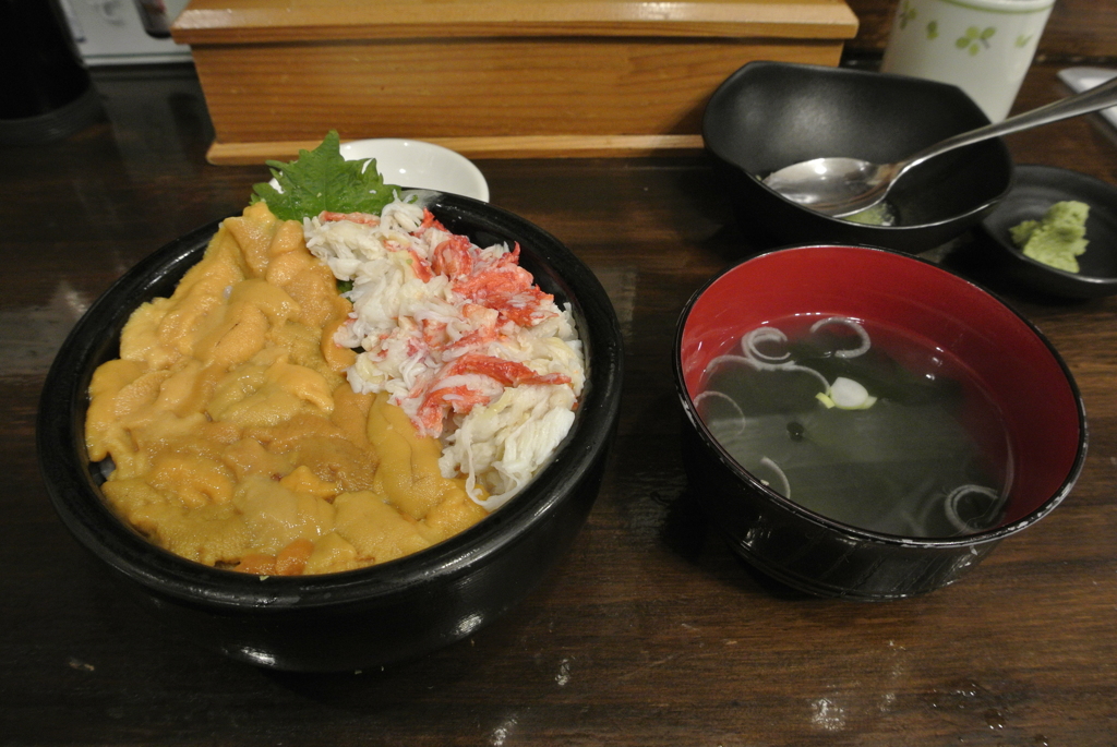 お高目なウニとタラバガニ丼