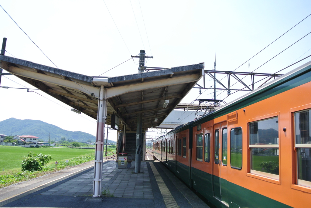 両毛線が岩舟駅で待機