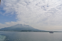 桜島とフェリーが愛おしい構図