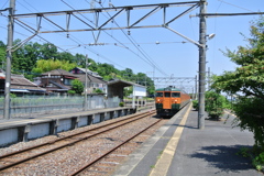 両毛線が岩舟駅に到着