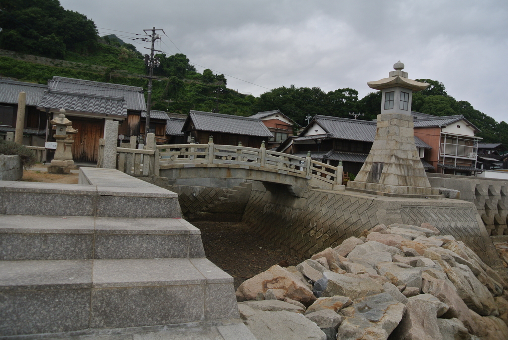 御手洗の防波堤（太鼓橋）