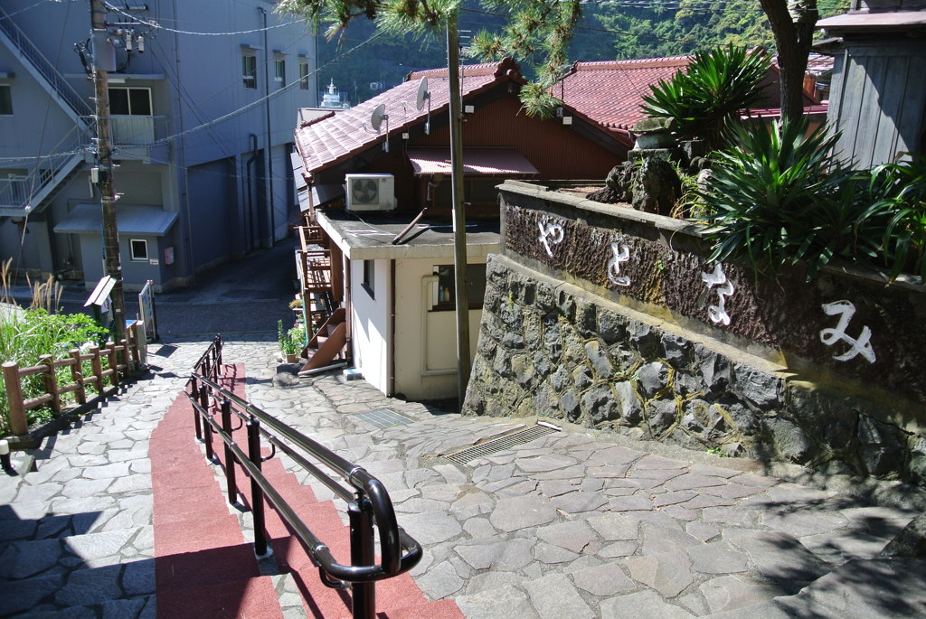 波浮港の町並み