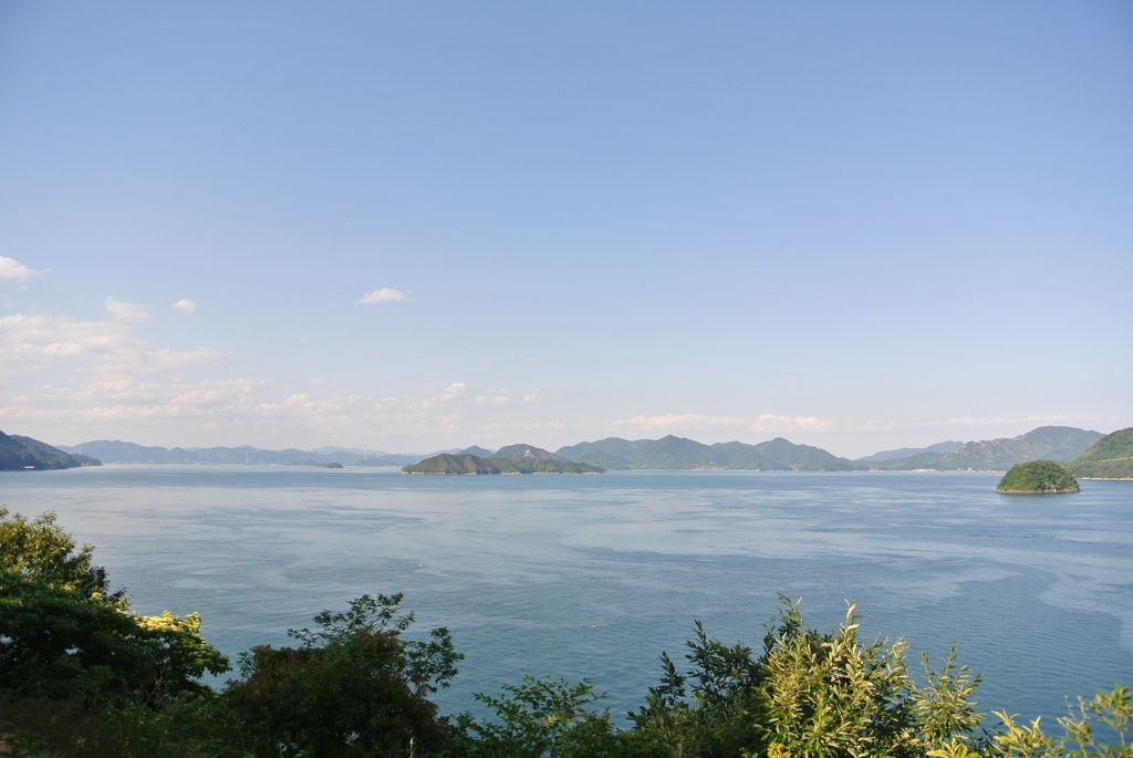 大崎上島から四国を望む
