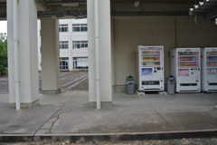 たむろする自動販売機