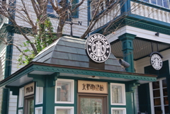 異人館にあるスタバ…お洒落だ
