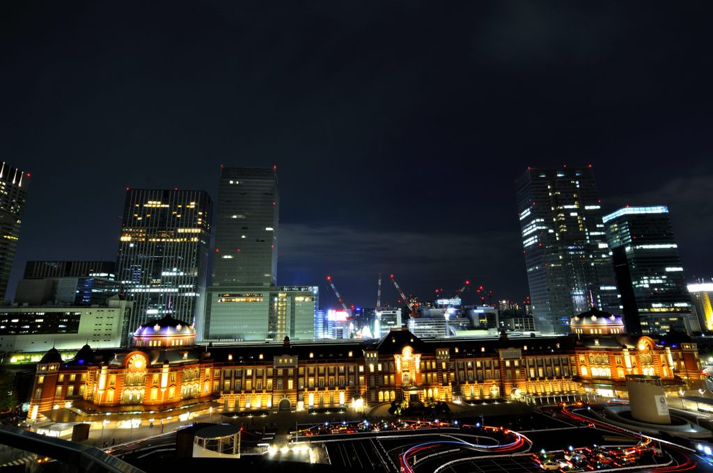 東京駅のある夜景(新丸ビルより)