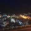 温泉街の夜景