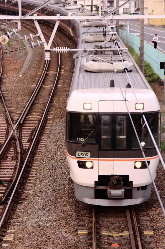 振り子式車両はカーブがいい…のだが