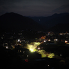夜桜を遠く眺めて...