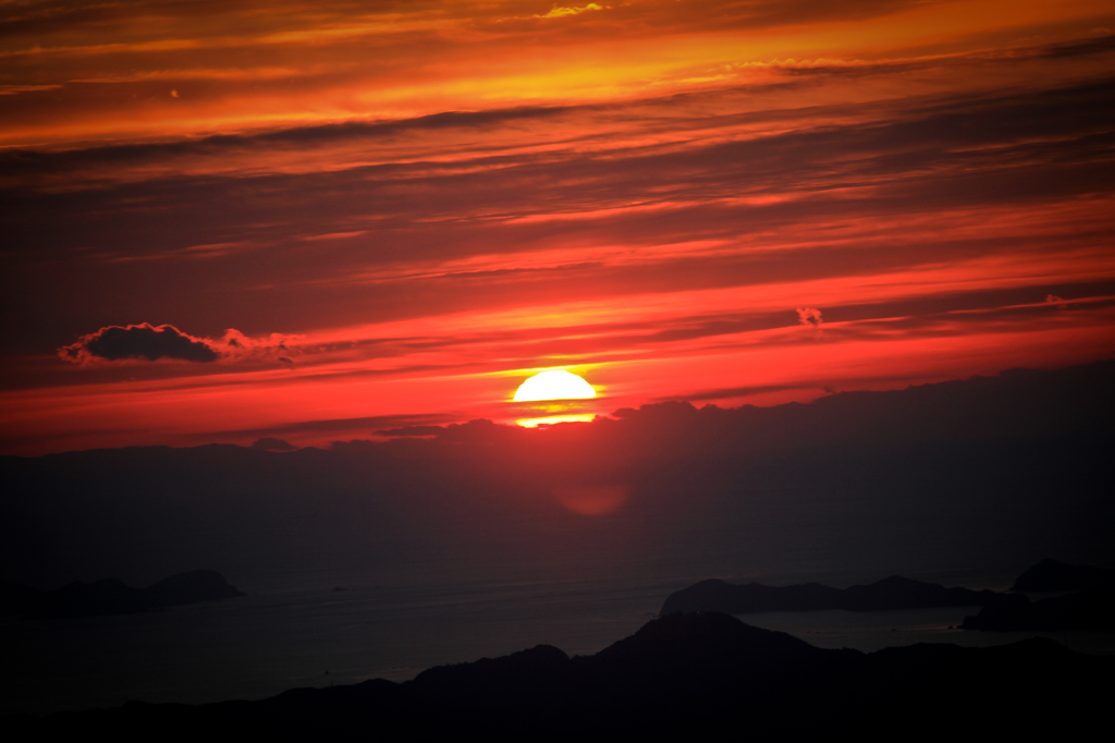 雲間から... 昨年に感謝... 今年に意気込みを...