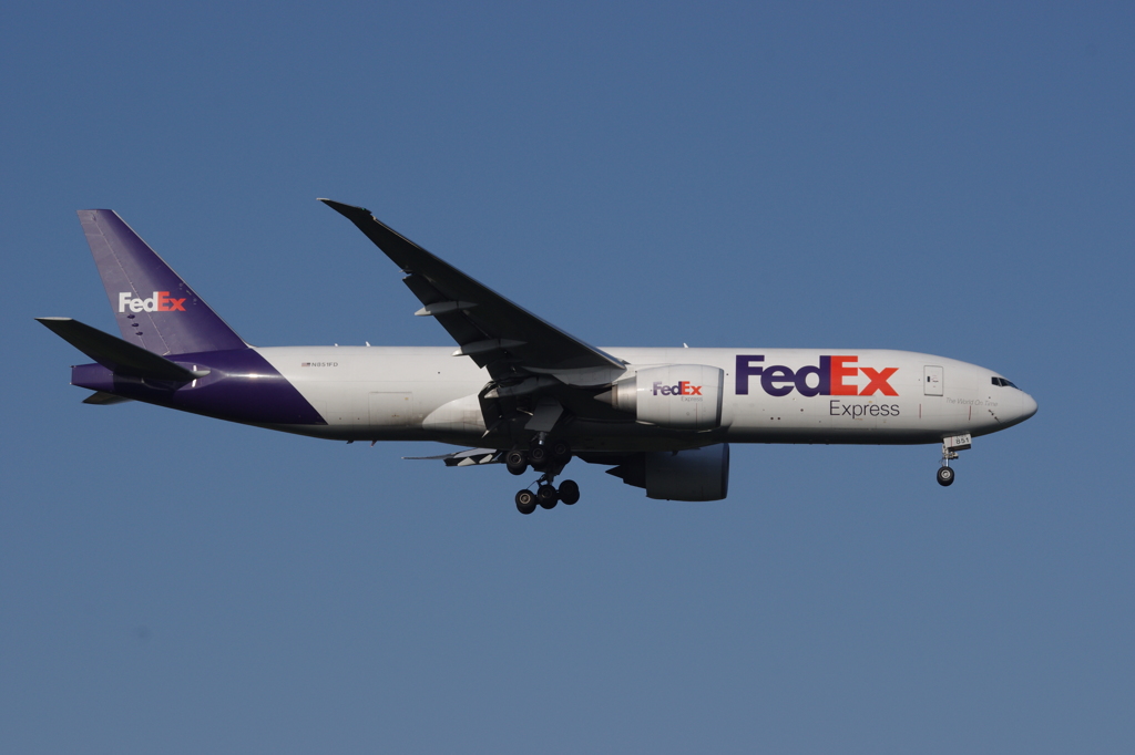 早朝成田FedEx B777