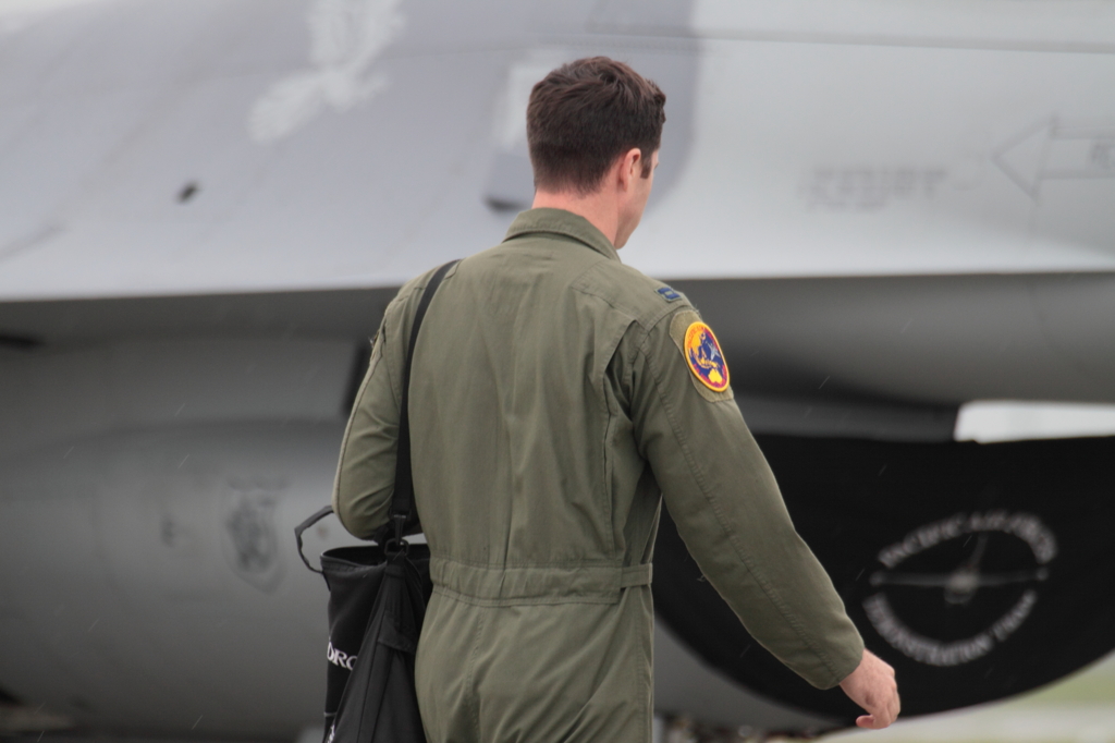 Ｆ１６パイロット