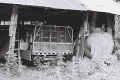 古びた農機具
