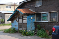 浜近くの民家