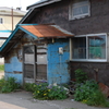 浜近くの民家