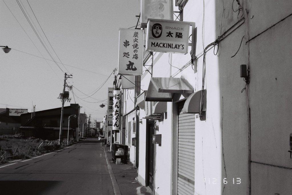 快晴の飲み屋街