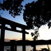 湖畔の鳥居