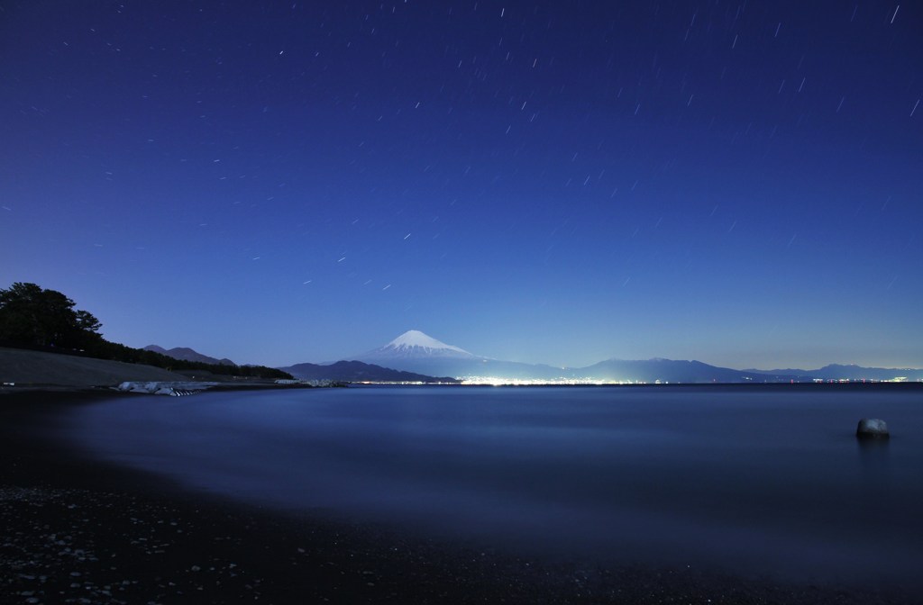 富士山に降る星