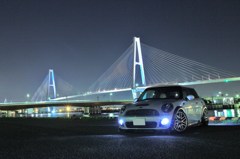 モノトーンブルーに佇んで