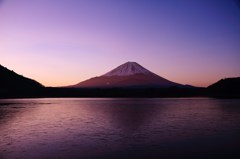 ブルーアワーに佇む…