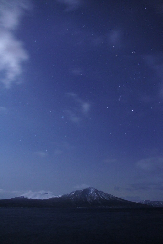 風不死岳と樽前山とオリオン