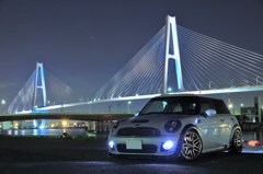 モノトーンブルーに佇んで