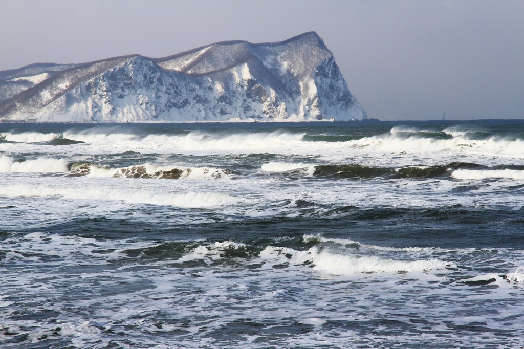 厳冬の積丹の海