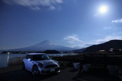 月夜の富士山とCAMDEN