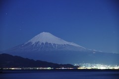 Mt.Fuji stands in the moon… 