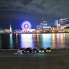 神戸の夜景と共に