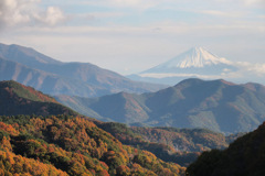 八ヶ岳高原大橋から遠く富士山を望む