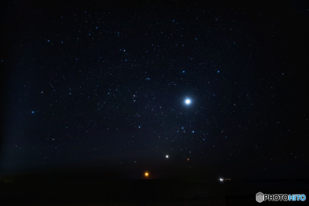 Moon that started to climb and Venus 