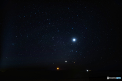 Moon that started to climb and Venus 