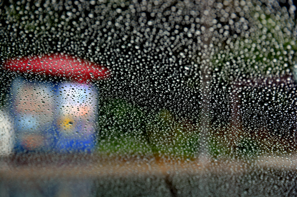 雨の自販機
