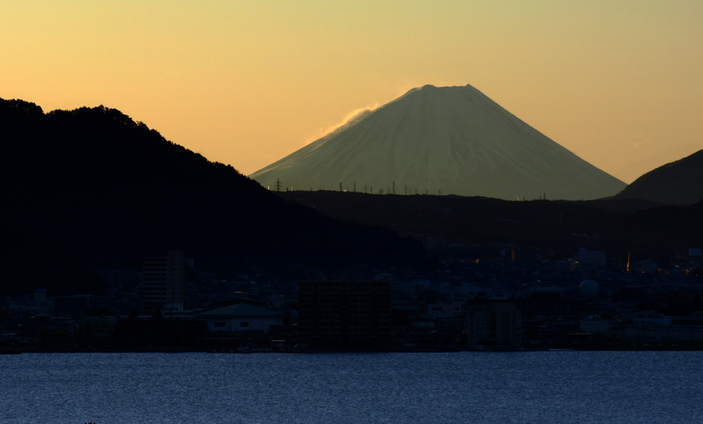 下諏訪より富士山を望む